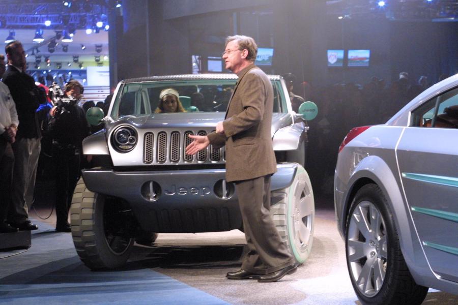  Jeep Willys Concept 2000 года  (фото 3 из 19)